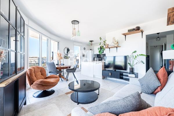 APPARTEMENT 3 PIECES AVEC TERRASSE ET PARKING