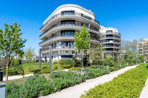 APPARTEMENT 3 PIECES AVEC TERRASSE ET PARKING