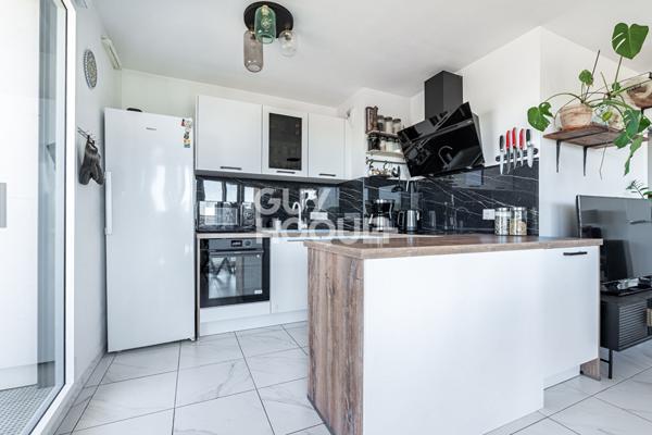 APPARTEMENT 3 PIECES AVEC TERRASSE ET PARKING