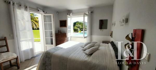Exclusivité à Urrugne. Propriété avec piscine au pied des Pyrénées! Vue exceptionnelle