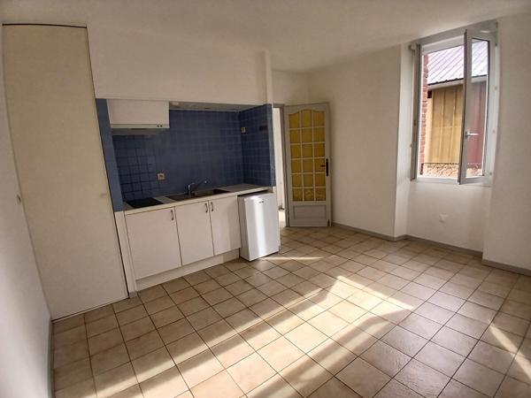 Bel appartement T2 de 29 m² avec cour privative et stationnement