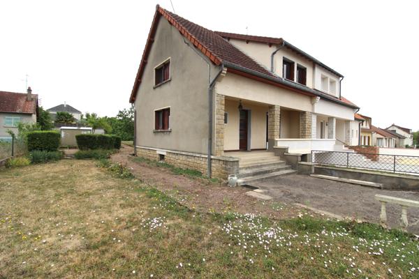 Nevers (58000) À Vendre – Maison mitoyenne avec sous-sol à Nevers