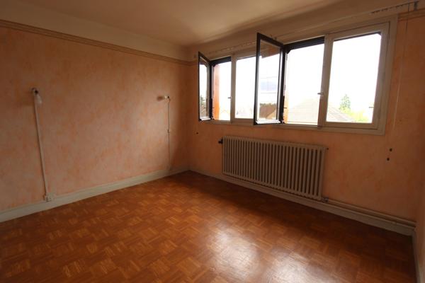 Nevers (58000) À Vendre – Maison mitoyenne avec sous-sol à Nevers