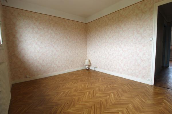 Nevers (58000) À Vendre – Maison mitoyenne avec sous-sol à Nevers