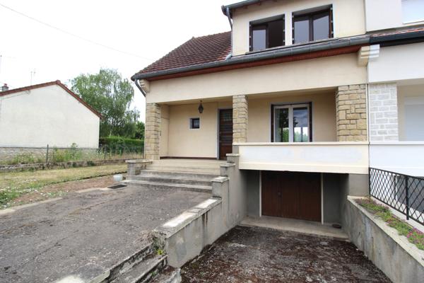 Nevers (58000) À Vendre – Maison mitoyenne avec sous-sol à Nevers