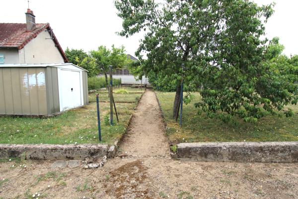 Nevers (58000) À Vendre – Maison mitoyenne avec sous-sol à Nevers