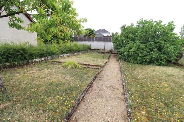 Nevers (58000) À Vendre – Maison mitoyenne avec sous-sol à Nevers