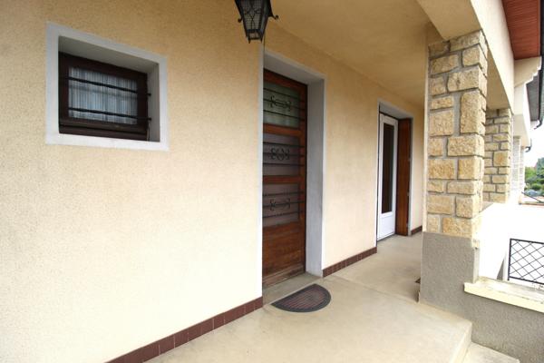 Nevers (58000) À Vendre – Maison mitoyenne avec sous-sol à Nevers