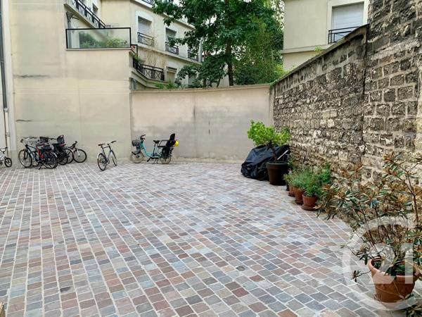 à vendre  65 m 2   PARIS  - 75006