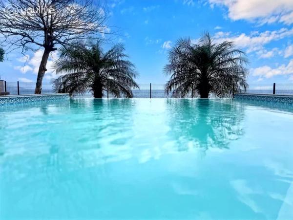 Mer des Caraïbes- Villa d’exception -pieds dans l’eau – opportunité ajustée- 206m2 -Saint-Pierre – Martinique
