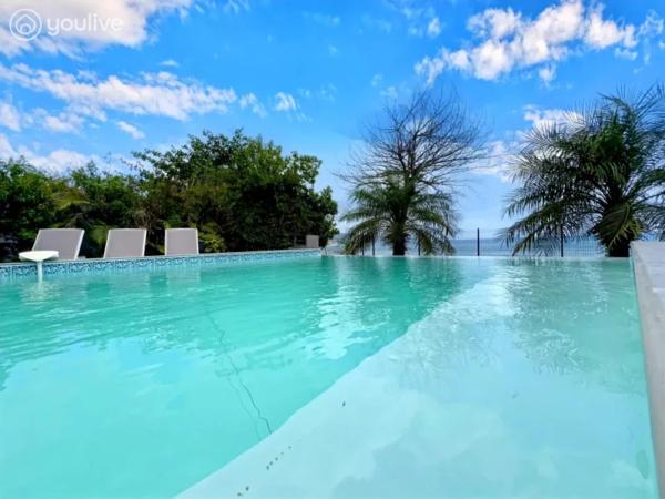 Mer des Caraïbes- Villa d’exception -pieds dans l’eau – opportunité ajustée- 206m2 -Saint-Pierre – Martinique