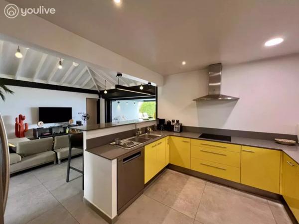 Mer des Caraïbes- Villa d’exception -pieds dans l’eau – opportunité ajustée- 206m2 -Saint-Pierre – Martinique