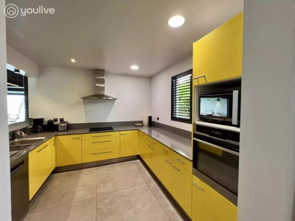 Mer des Caraïbes- Villa d’exception -pieds dans l’eau – opportunité ajustée- 206m2 -Saint-Pierre – Martinique