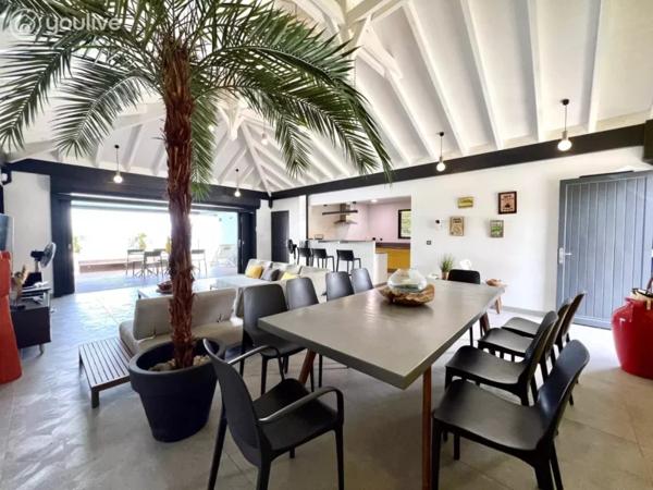 Mer des Caraïbes- Villa d’exception -pieds dans l’eau – opportunité ajustée- 206m2 -Saint-Pierre – Martinique
