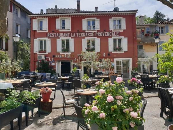 Restaurant 60 places en terrasse 60 en intérieur + Grand appartement URGENT