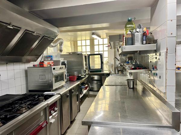 Restaurant 60 places en terrasse 60 en intérieur + Grand appartement URGENT