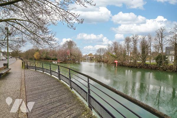 Terrain à bâtir 239,18 m²  Face Marne