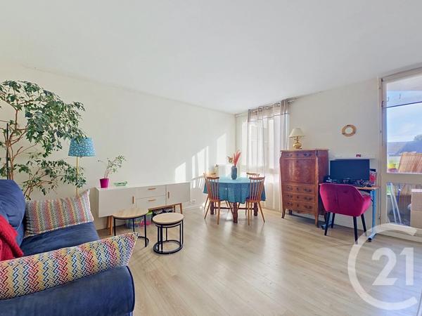 Appartement F3 à vendre  3 pièces - 67,02 m 2   IVRY SUR SEINE  - 94