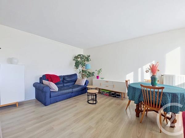 Appartement F3 à vendre  3 pièces - 67,02 m 2   IVRY SUR SEINE  - 94
