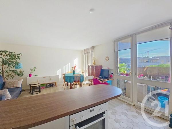 Appartement F3 à vendre  3 pièces - 67,02 m 2   IVRY SUR SEINE  - 94