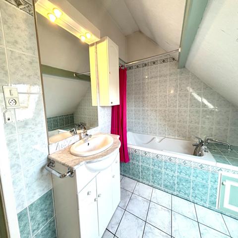 Maison
                                                                                                                                                                                                                                                                                                                        7 pièce(s)                                                                                                                                                                                                          5 chambre(s)                                                                                                                                                                                                          175  m²