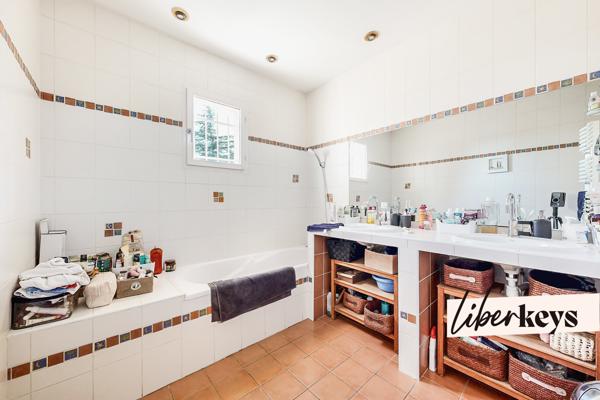 Magnifique maison de standing, lumineuse, 5 chambres, piscine, terrasse et jolie terrain  | avenue Général Leclerc | 69300 Caluire et Cuire 