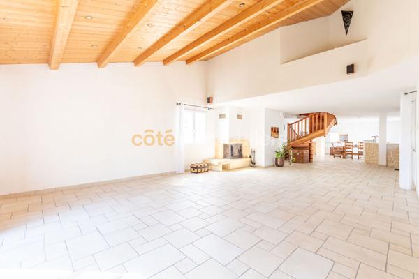 Vente
                Maison231,87 m² - 8 Pièces -
                    SAINT HILAIRE DE RIEZ (85270)