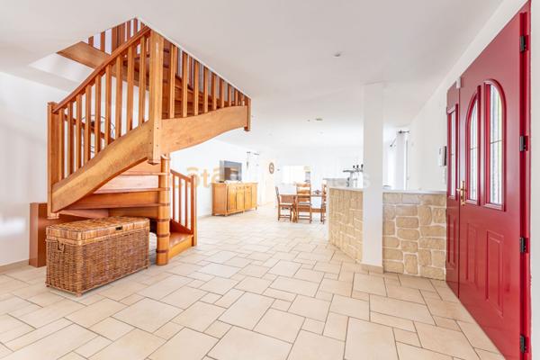 Vente
                Maison231,87 m² - 8 Pièces -
                    SAINT HILAIRE DE RIEZ (85270)