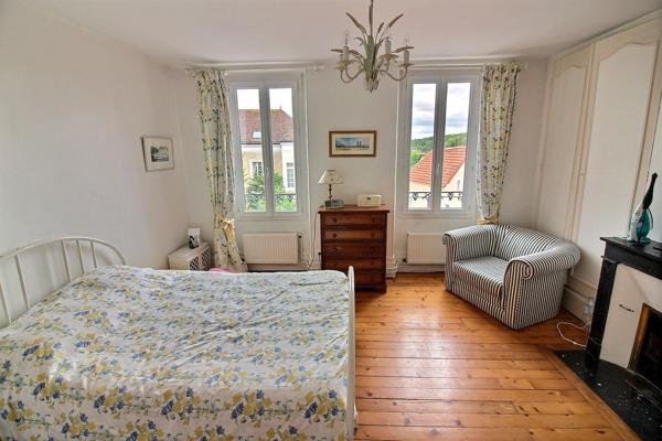 Maison fin XIX ile de france7 pieces jardin remarquable dans PROVINS