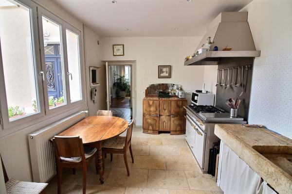 Maison fin XIX ile de france7 pieces jardin remarquable dans PROVINS