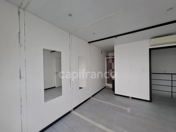 A louer - Local commercial en duplex - Fort de France - Quartier didier