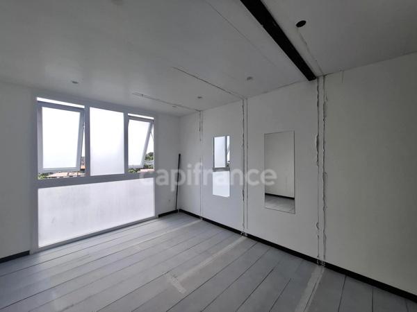 A louer - Local commercial en duplex - Fort de France - Quartier didier