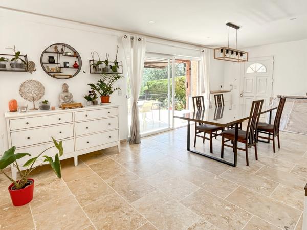 Villa à vendre 4 pièces avec annexe et piscine à BAGNOLS EN FORET (83)