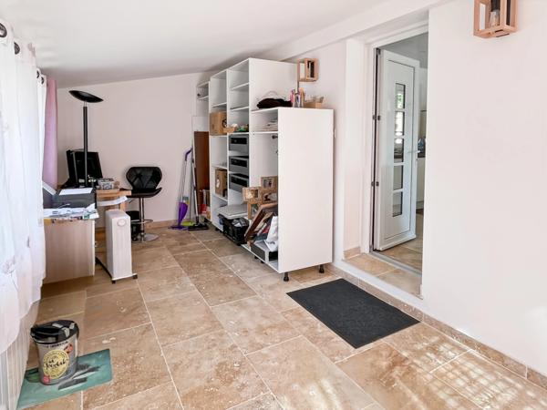 Villa à vendre 4 pièces avec annexe et piscine à BAGNOLS EN FORET (83)