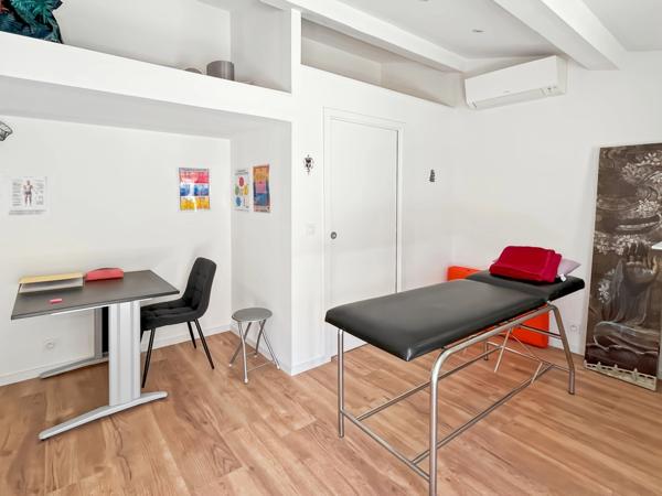 Villa à vendre 4 pièces avec annexe et piscine à BAGNOLS EN FORET (83)