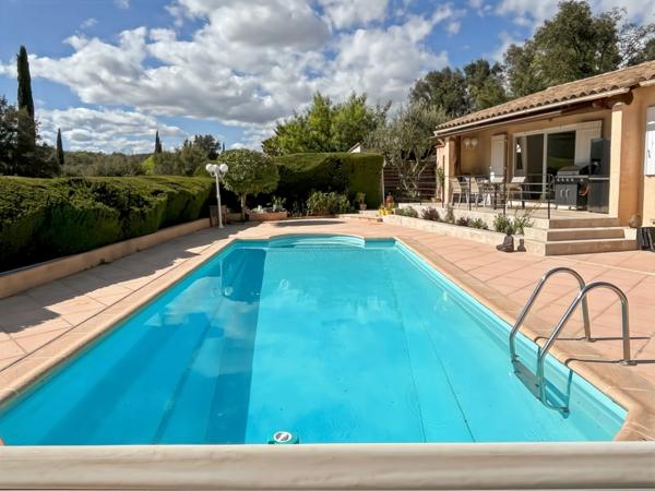 Villa à vendre 4 pièces avec annexe et piscine à BAGNOLS EN FORET (83)