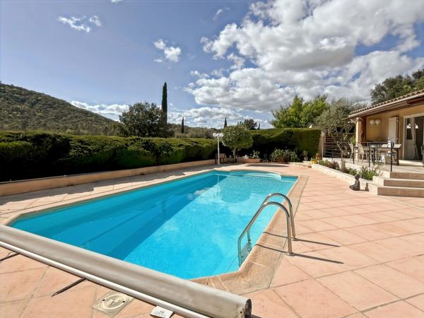 Villa à vendre 4 pièces avec annexe et piscine à BAGNOLS EN FORET (83)