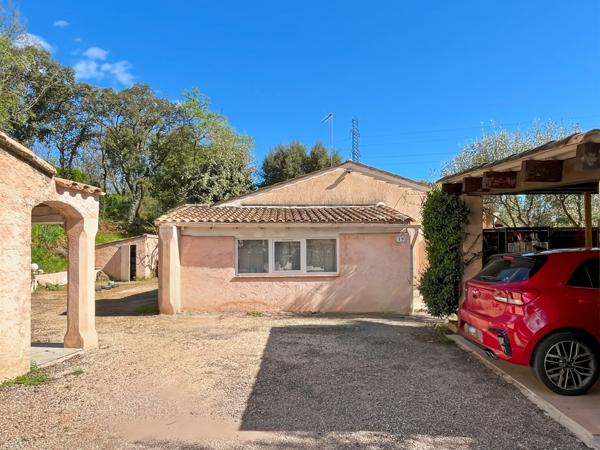 Villa à vendre 4 pièces avec annexe et piscine à BAGNOLS EN FORET (83)