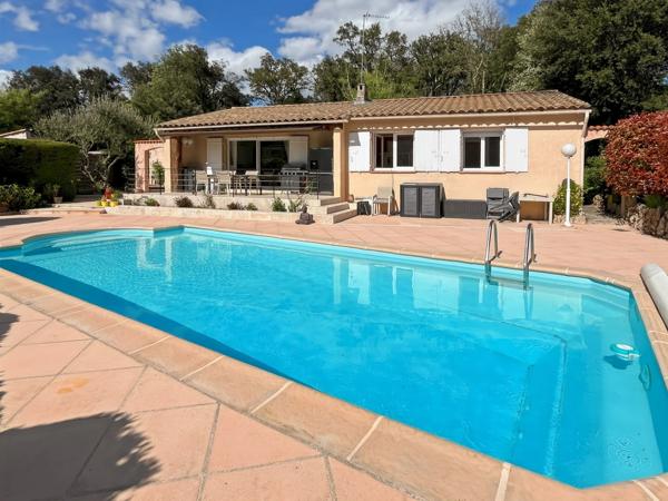 Villa à vendre 4 pièces avec annexe et piscine à BAGNOLS EN FORET (83)