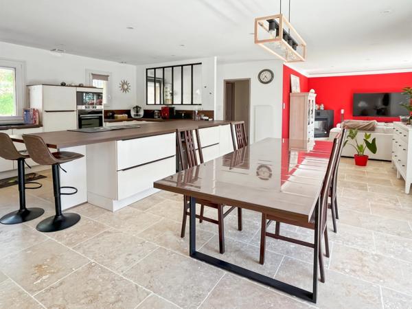 Villa à vendre 4 pièces avec annexe et piscine à BAGNOLS EN FORET (83)