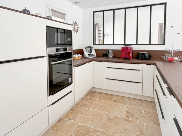 Villa à vendre 4 pièces avec annexe et piscine à BAGNOLS EN FORET (83)