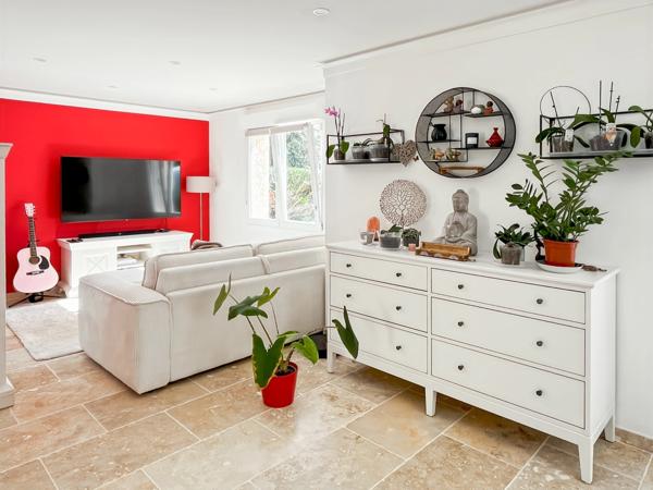 Villa à vendre 4 pièces avec annexe et piscine à BAGNOLS EN FORET (83)
