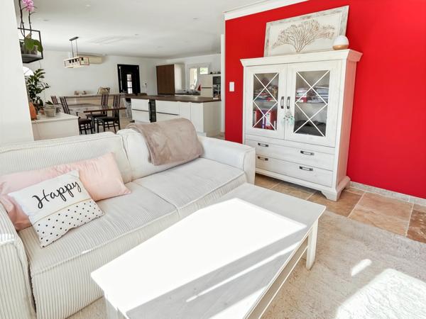 Villa à vendre 4 pièces avec annexe et piscine à BAGNOLS EN FORET (83)