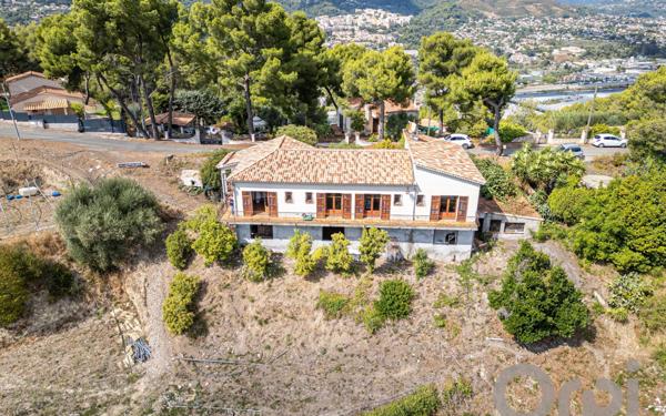 Maison à vendre    5 pièces • 139 m2 Nice