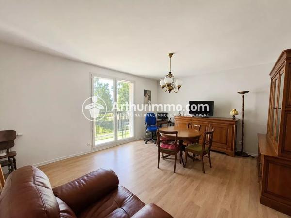 Vente                                                      Appartement
                        
                     3 pièces                      65 m2                     à Saint-Germain-Lès-Corbeil