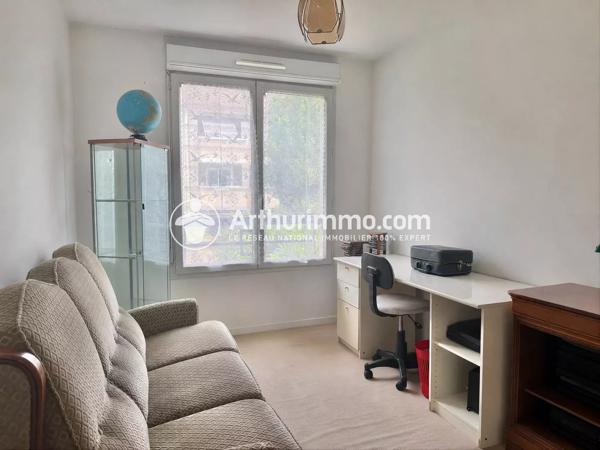 Vente                                                      Appartement
                        
                     3 pièces                      65 m2                     à Saint-Germain-Lès-Corbeil