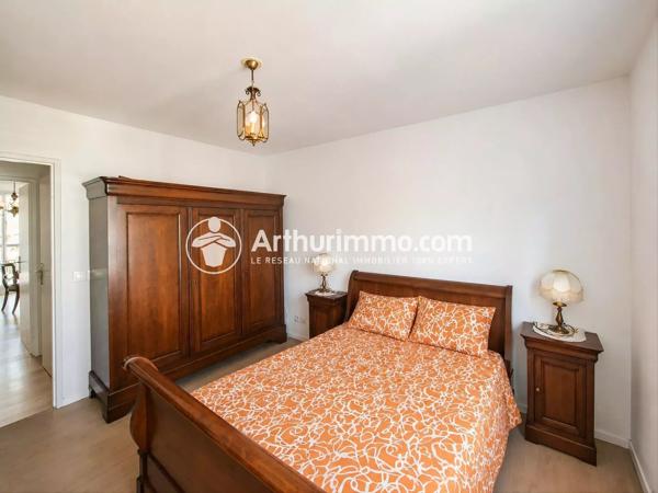 Vente                                                      Appartement
                        
                     3 pièces                      65 m2                     à Saint-Germain-Lès-Corbeil