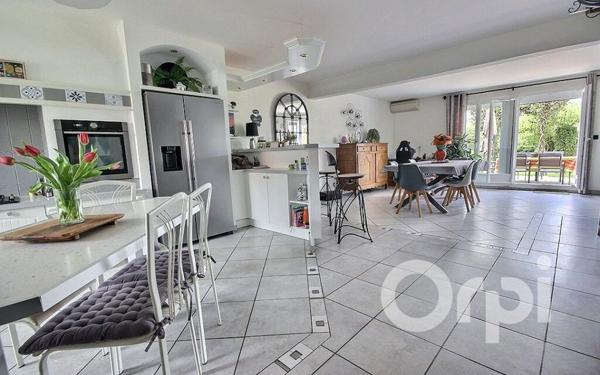 Maison à vendre    8 pièces • 146 m2 Plaisir