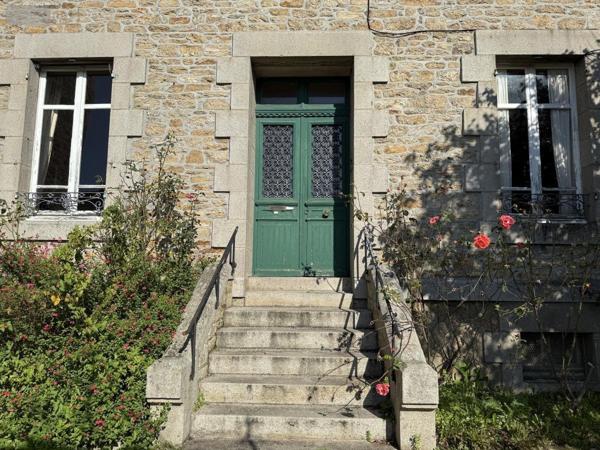 Maison à vendre à Guingamp dans les Côtes-d'Armor (22200), ref : 22064-1214