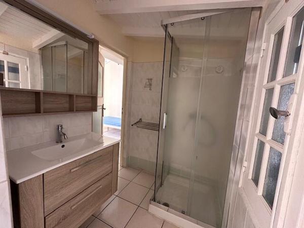 A VENDRE JOLIE VILLA T4 R+1 PROCHE PLAGE BOIS JOLAN SAINTE ANNE